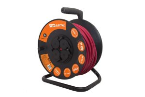 Удлинитель силовой УКз16 004 tdm (ip44 4 места/40м КГ 3х1,5 пласт. катушка)